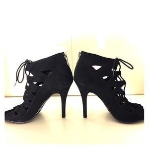 ⬇️$ drop⬇️ Chinese Laundry Suede Peep Toe heel